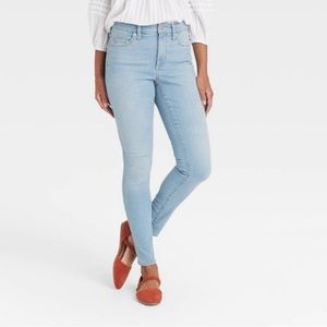 Women’s Mid Rise Skinny Jeans-Universal Thread Light Wash Size 18/34Regular NWT